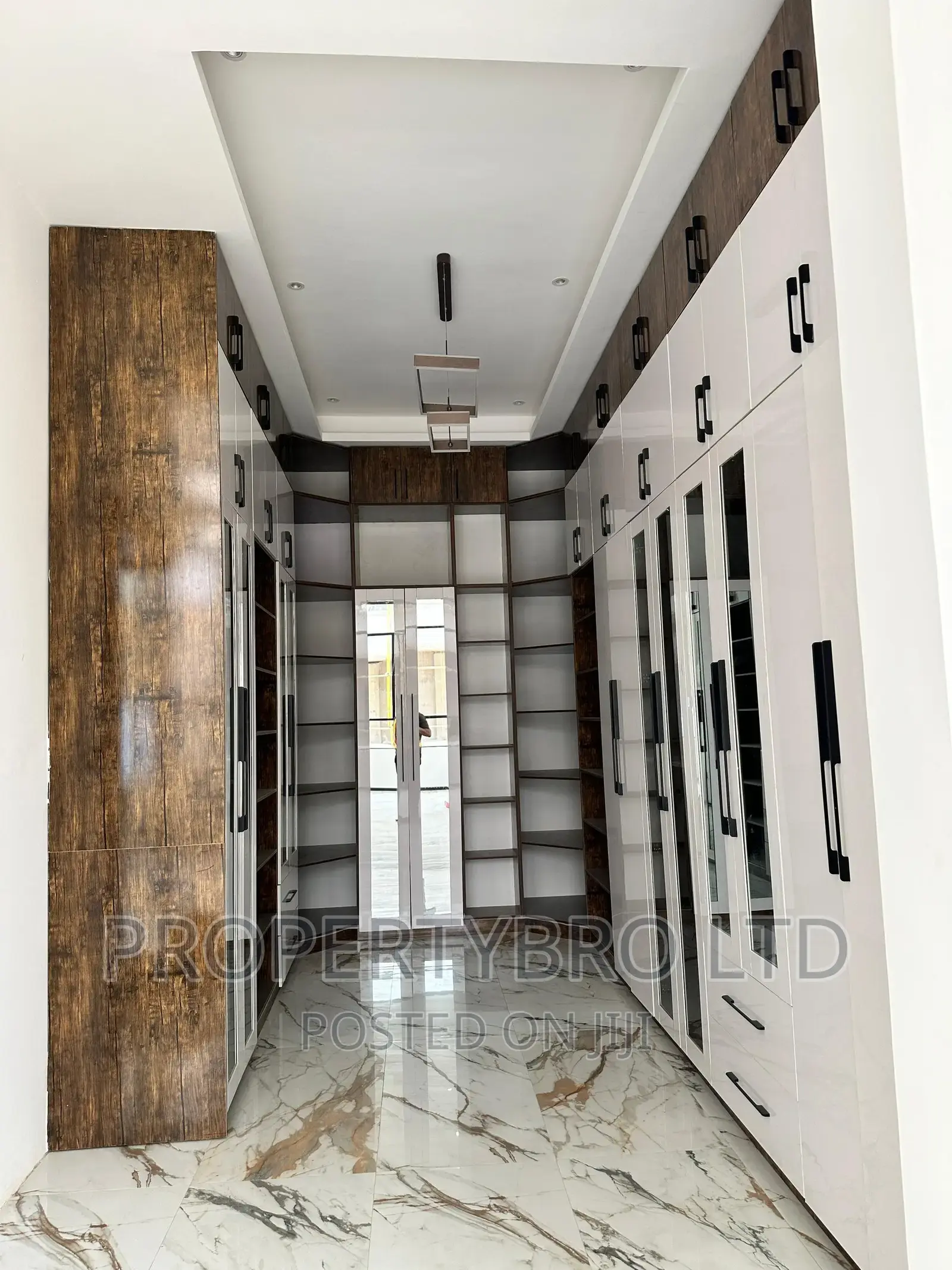6bdrm Duplex in Asokoro for sale