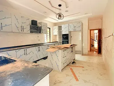 Exquisitely Built 5 Bedroom Fully Detached