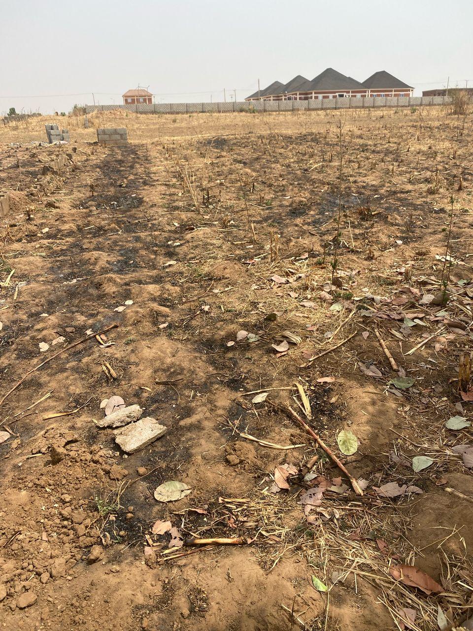 Nervy Estate land for sale second gate phase 2 Abuja 3&half plot going for just 14million