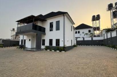 5 bedroom detached duplex for sale
