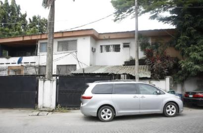 FOR SALE IKOYI  TERRACE HOUSE (Demolishable)