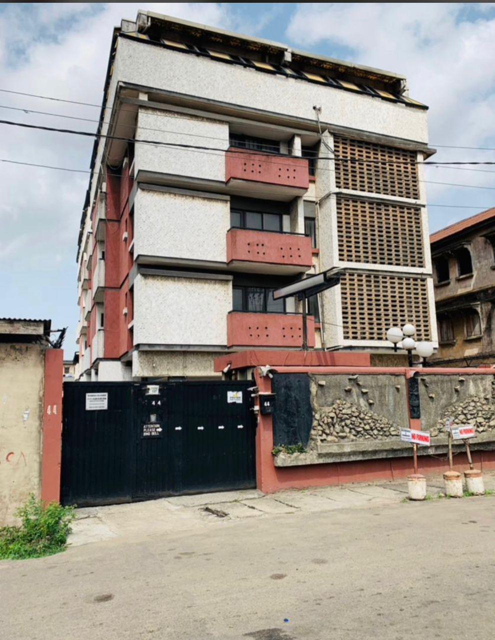 For Sale:Dealing with the Semi-Mandate A well built concrete and marble structure, consisting of 7 units of 3 bedroom apartments