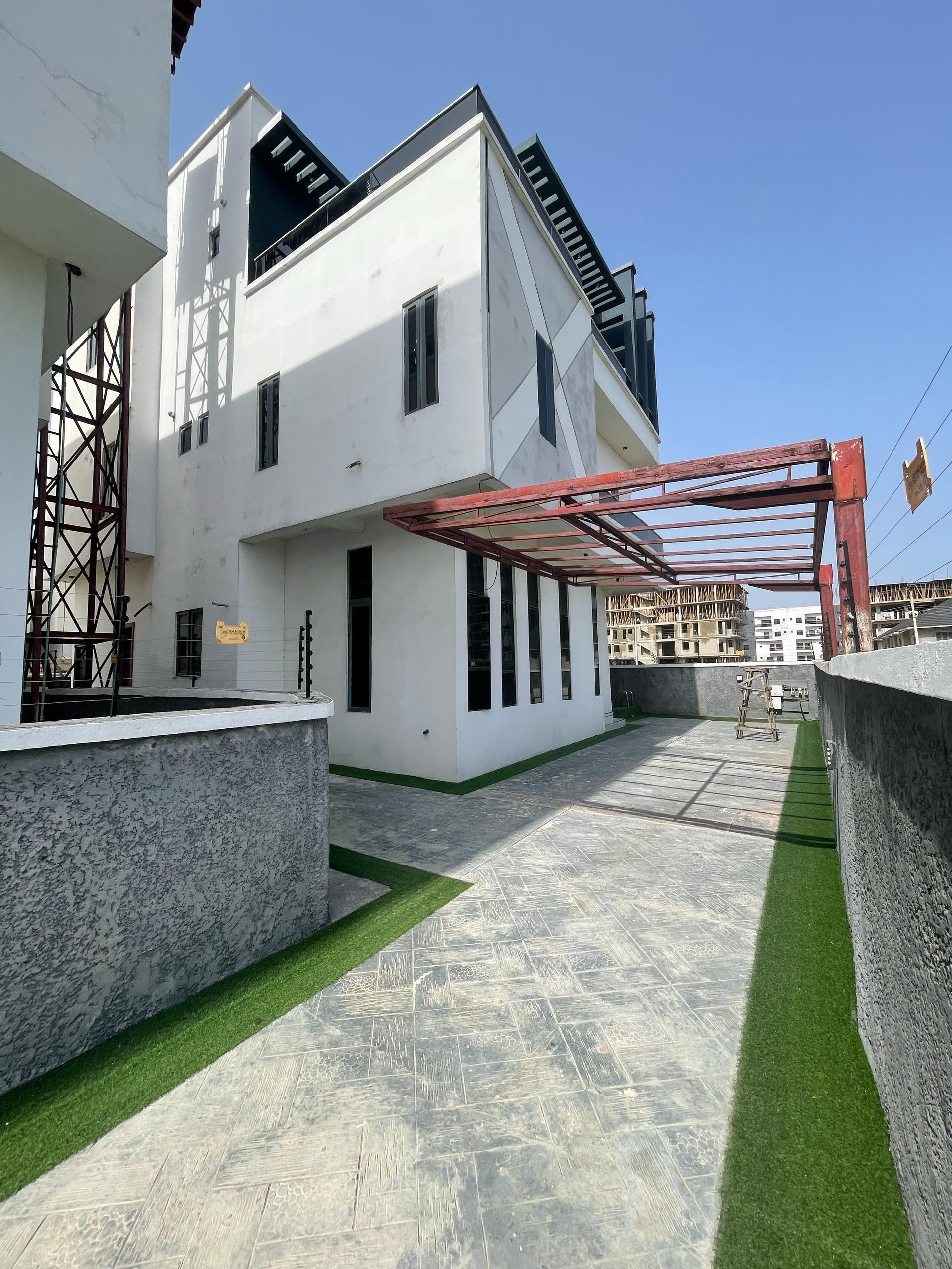 FOR SALE EXQUISITELY FINISHED 6 BEDROOM FULLY DETACHED DUPLEX WITH CINEMA, SWIMMING POOL & BQ.