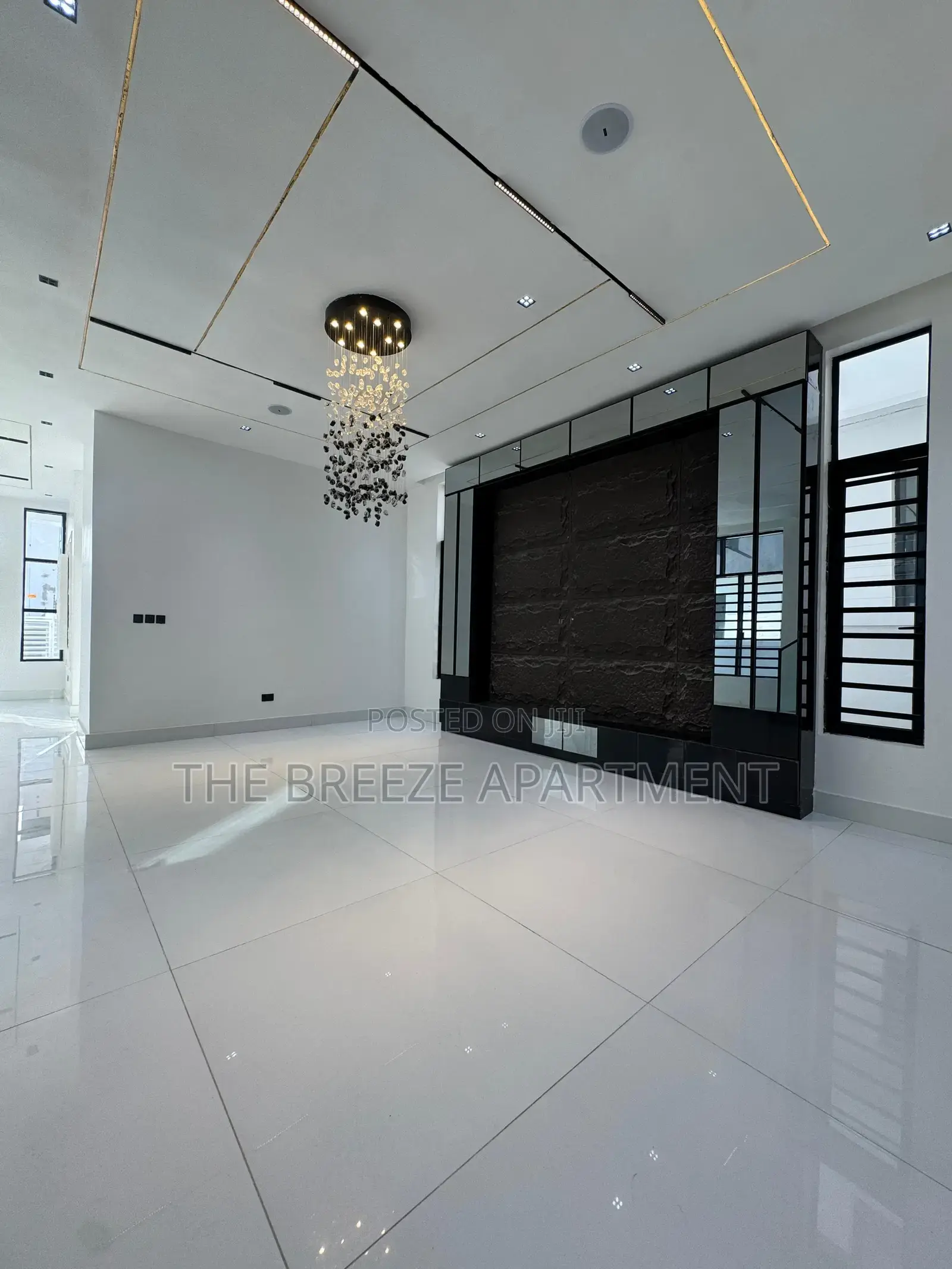 5bdrm Duplex in Chevron for sale