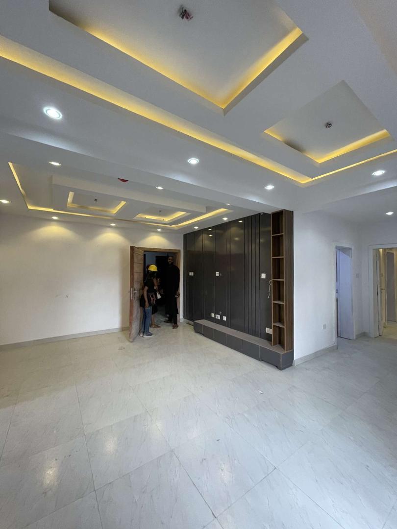 available  10 unit available  📍Victoria island