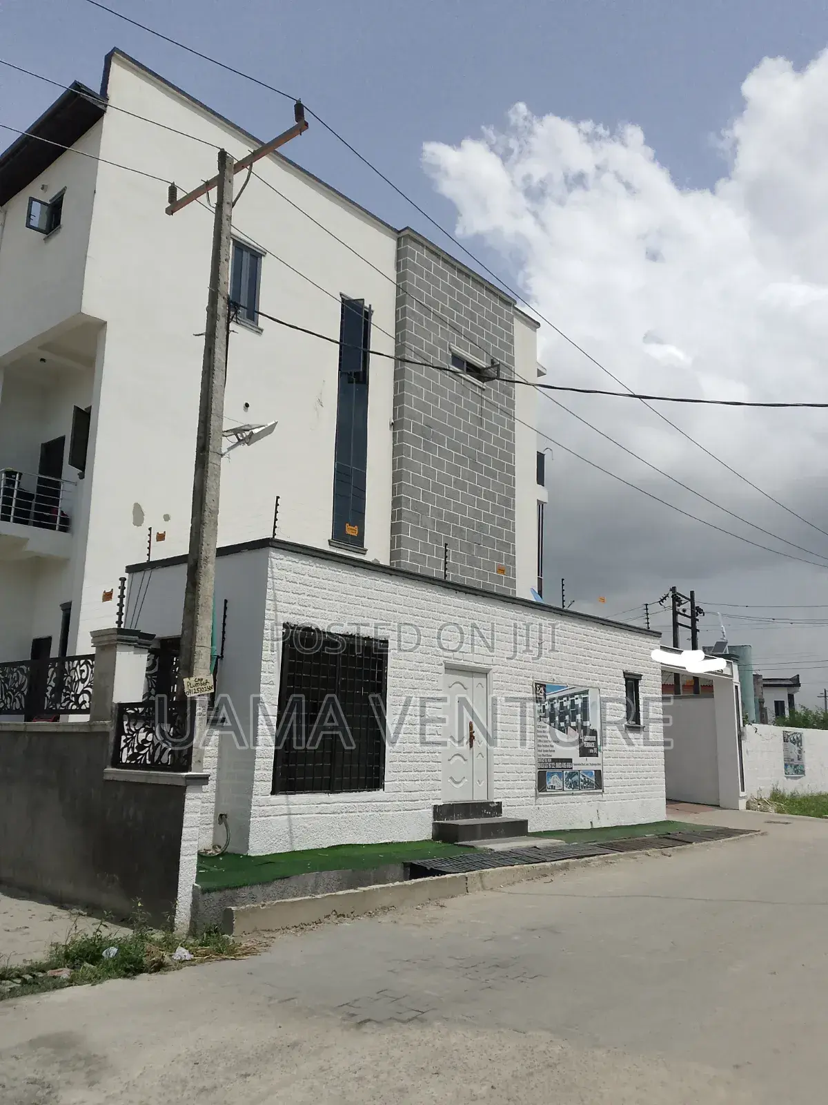 3bdrm Townhouse/Terrace in Lekki for sale