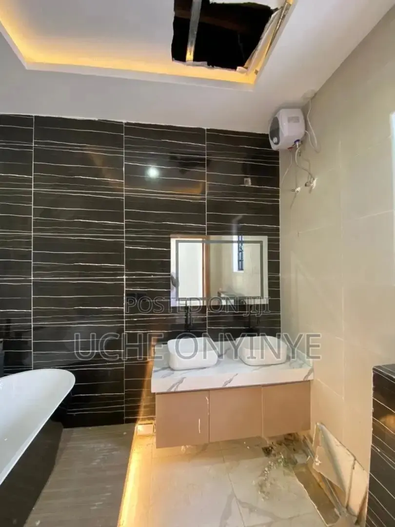 4bdrm Duplex in Lekki Phase 2 for sale