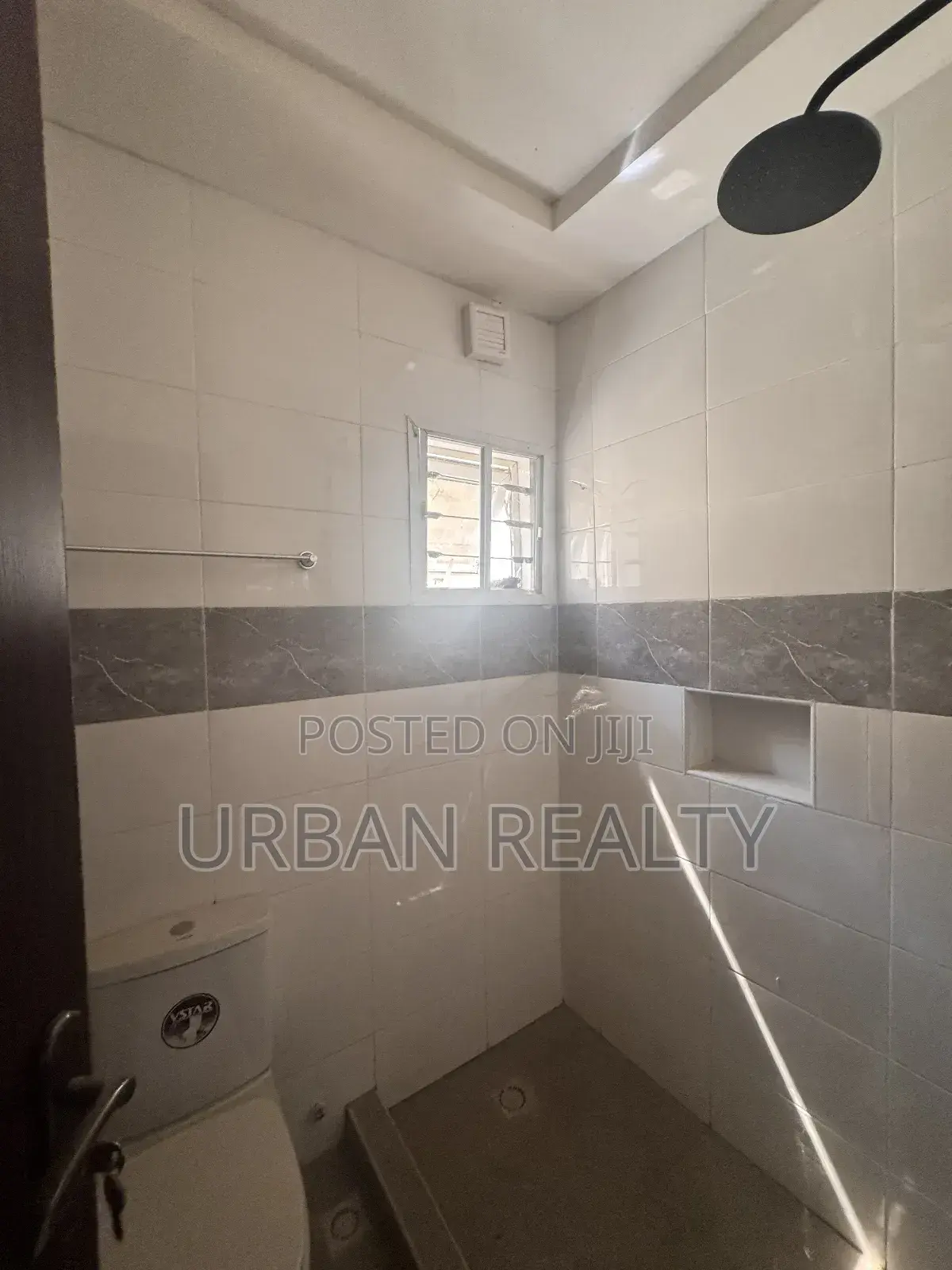 4bdrm Block of Flats in Brains And Hammers, Life Camp for rent