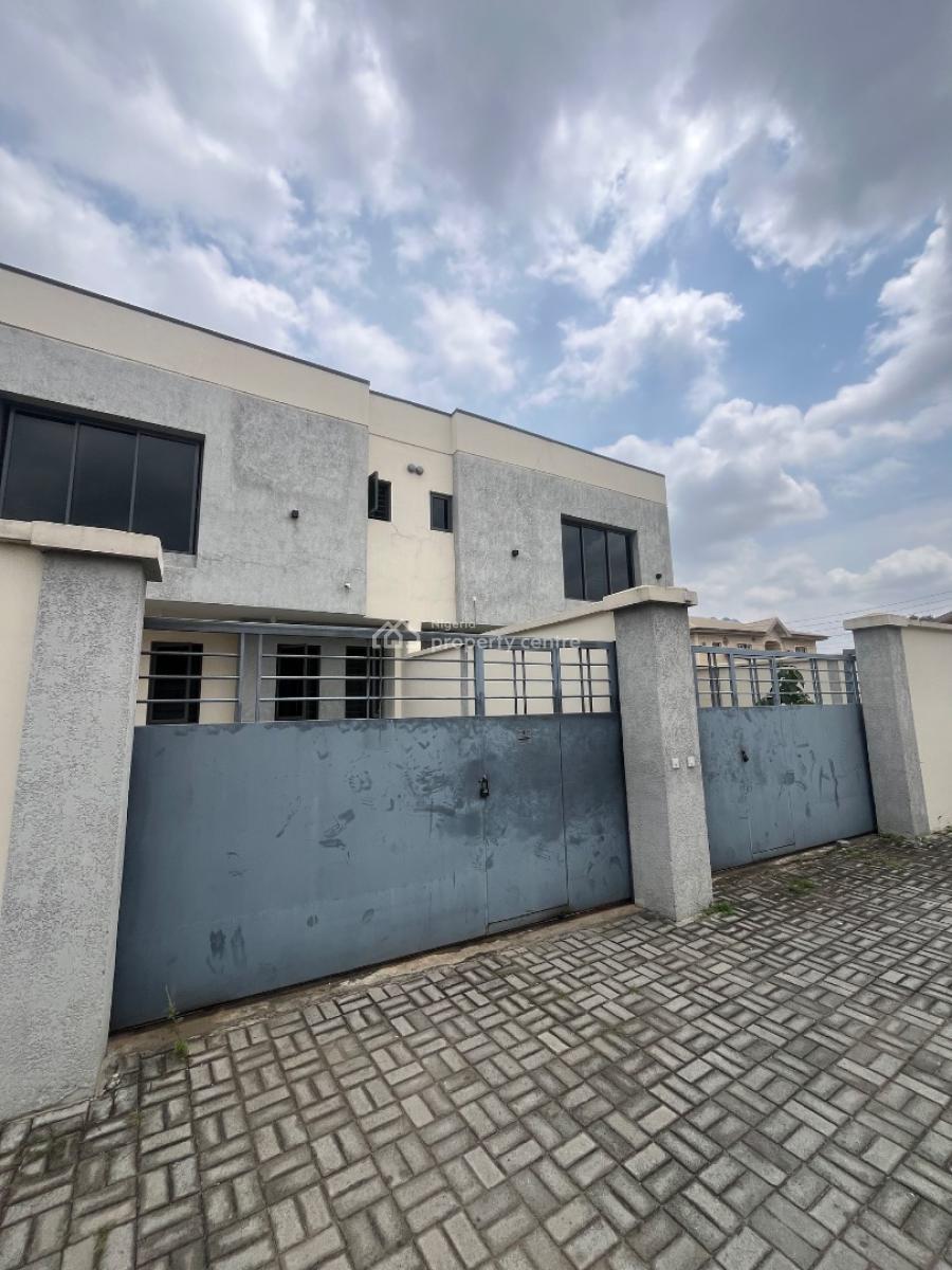 4 bedroom detached duplex for rent